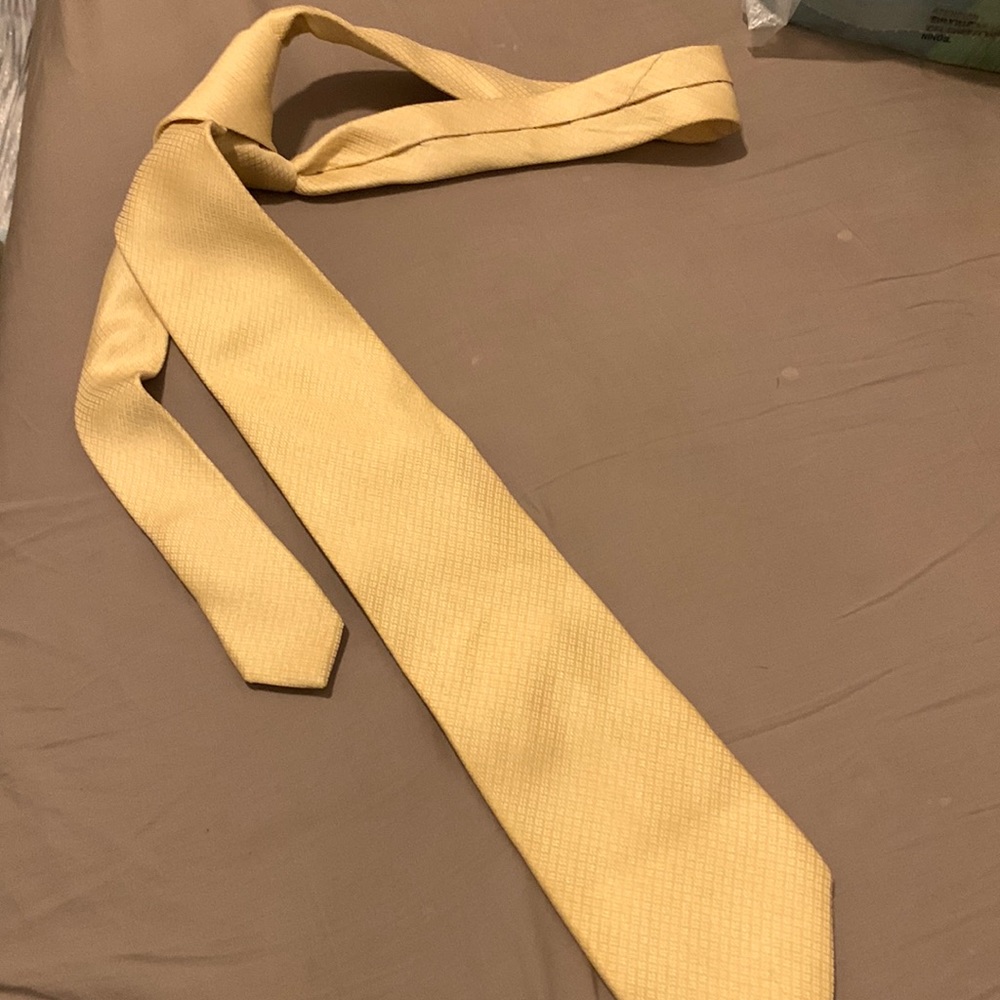 CK yellow tie
